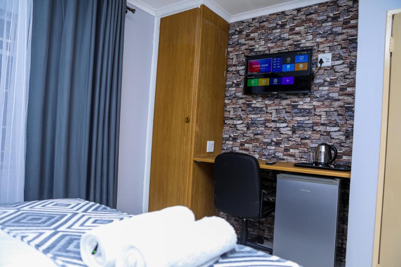 Delux Guesthouse Volksrust Экстерьер фото