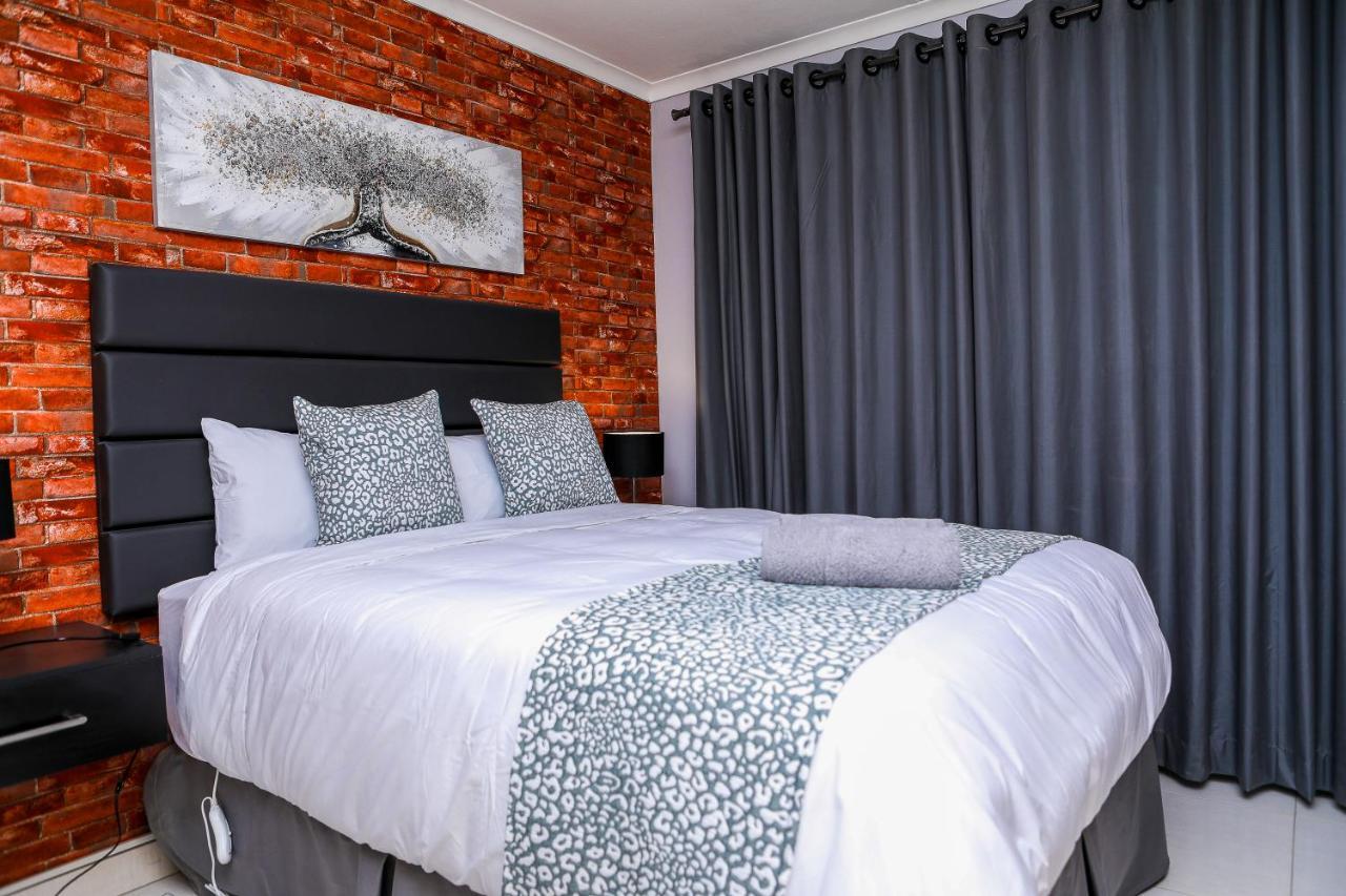 Delux Guesthouse Volksrust Экстерьер фото