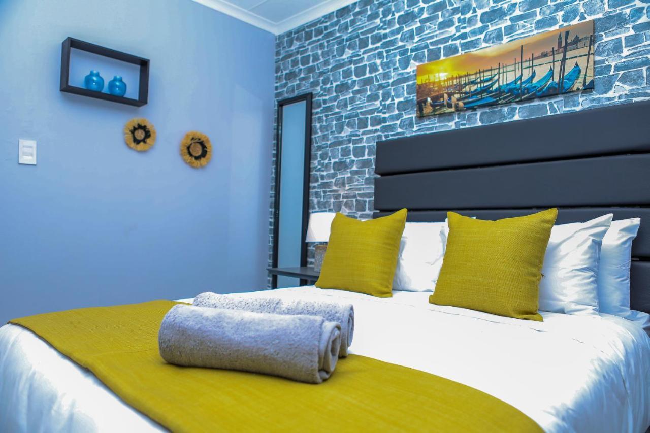 Delux Guesthouse Volksrust Экстерьер фото
