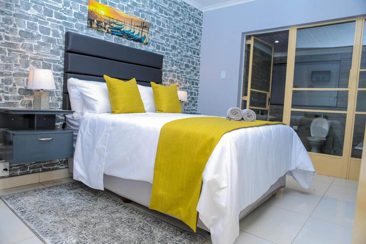 Delux Guesthouse Volksrust Экстерьер фото
