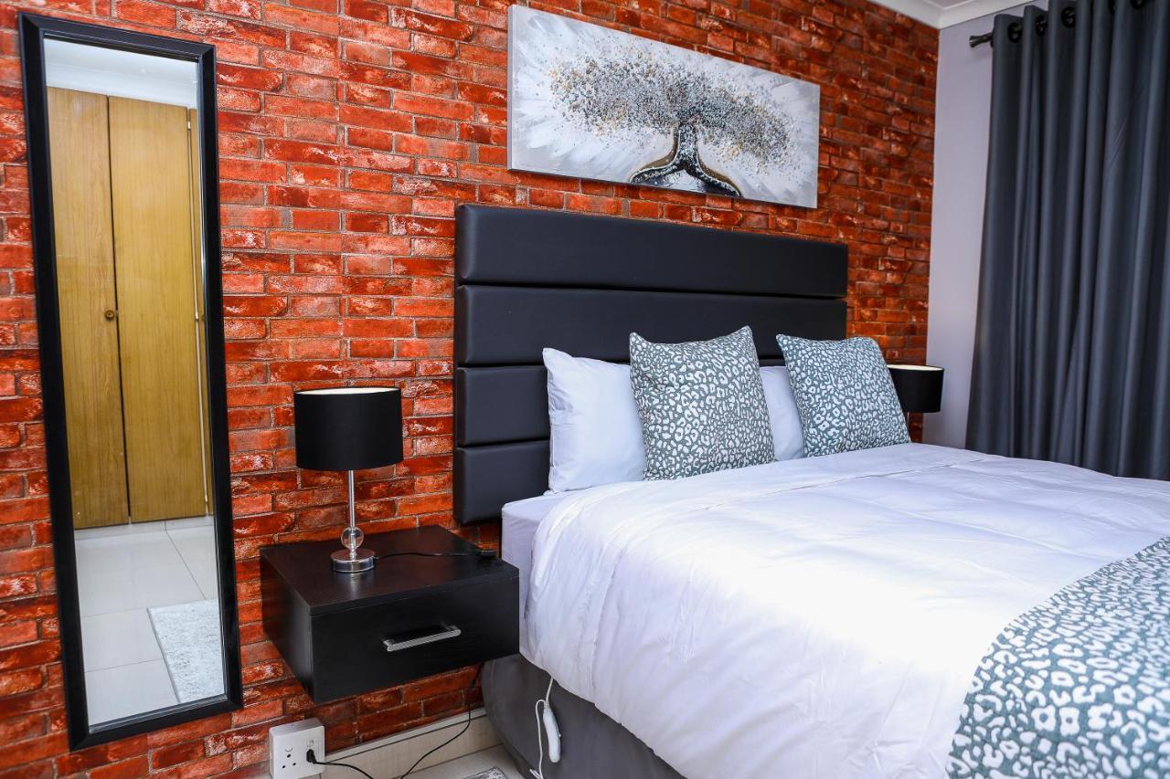 Delux Guesthouse Volksrust Экстерьер фото
