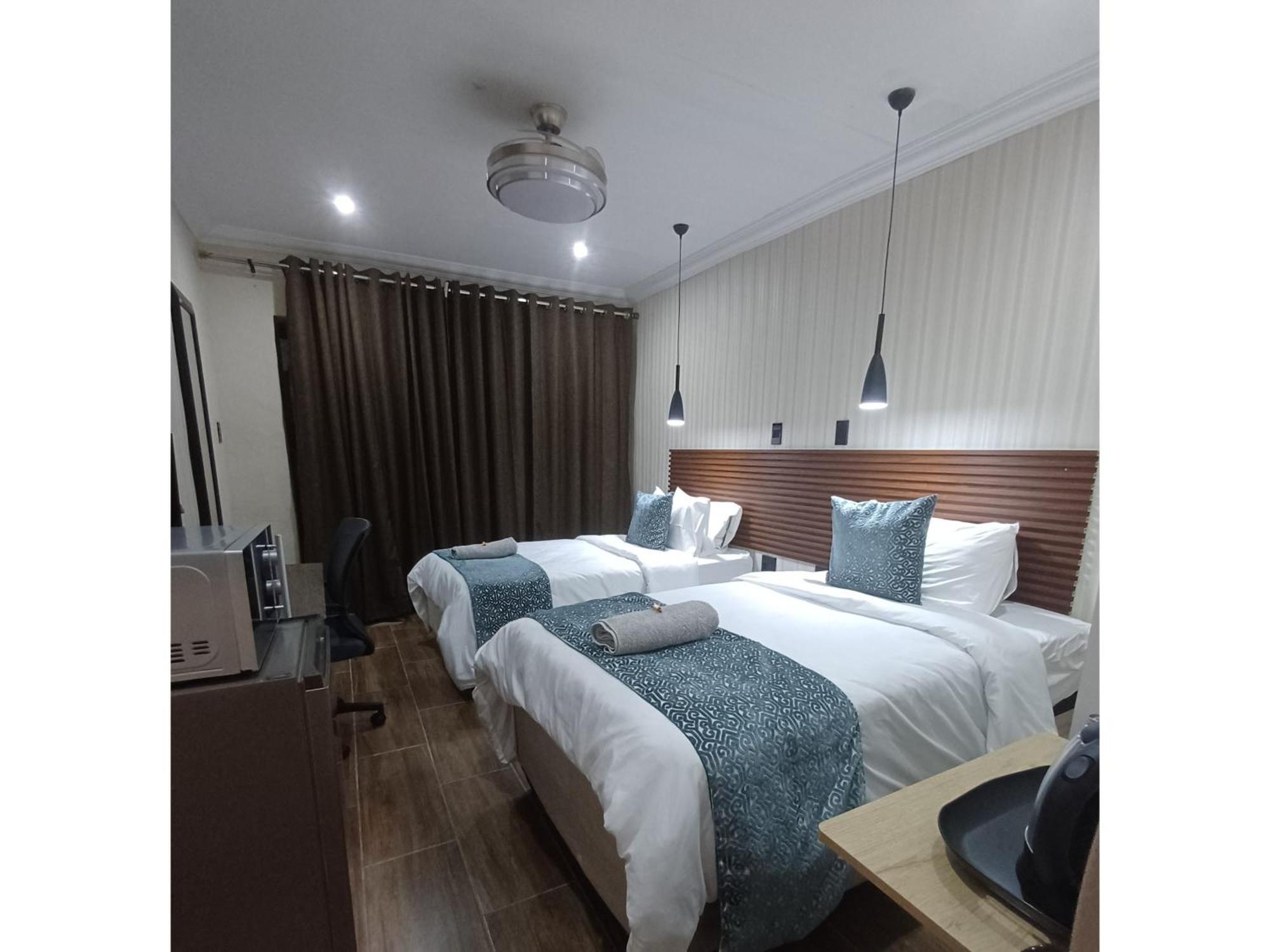Delux Guesthouse Volksrust Экстерьер фото