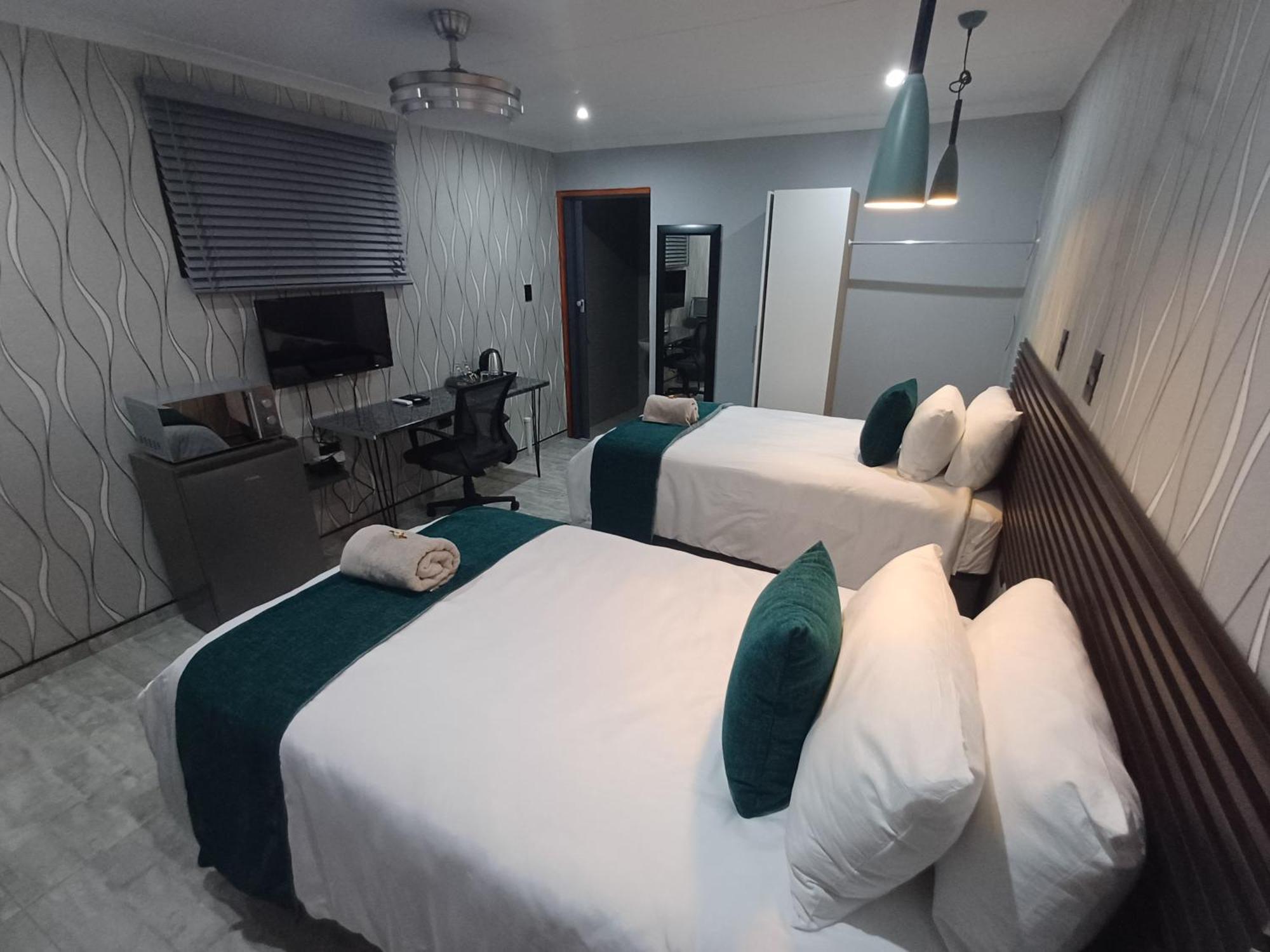 Delux Guesthouse Volksrust Экстерьер фото