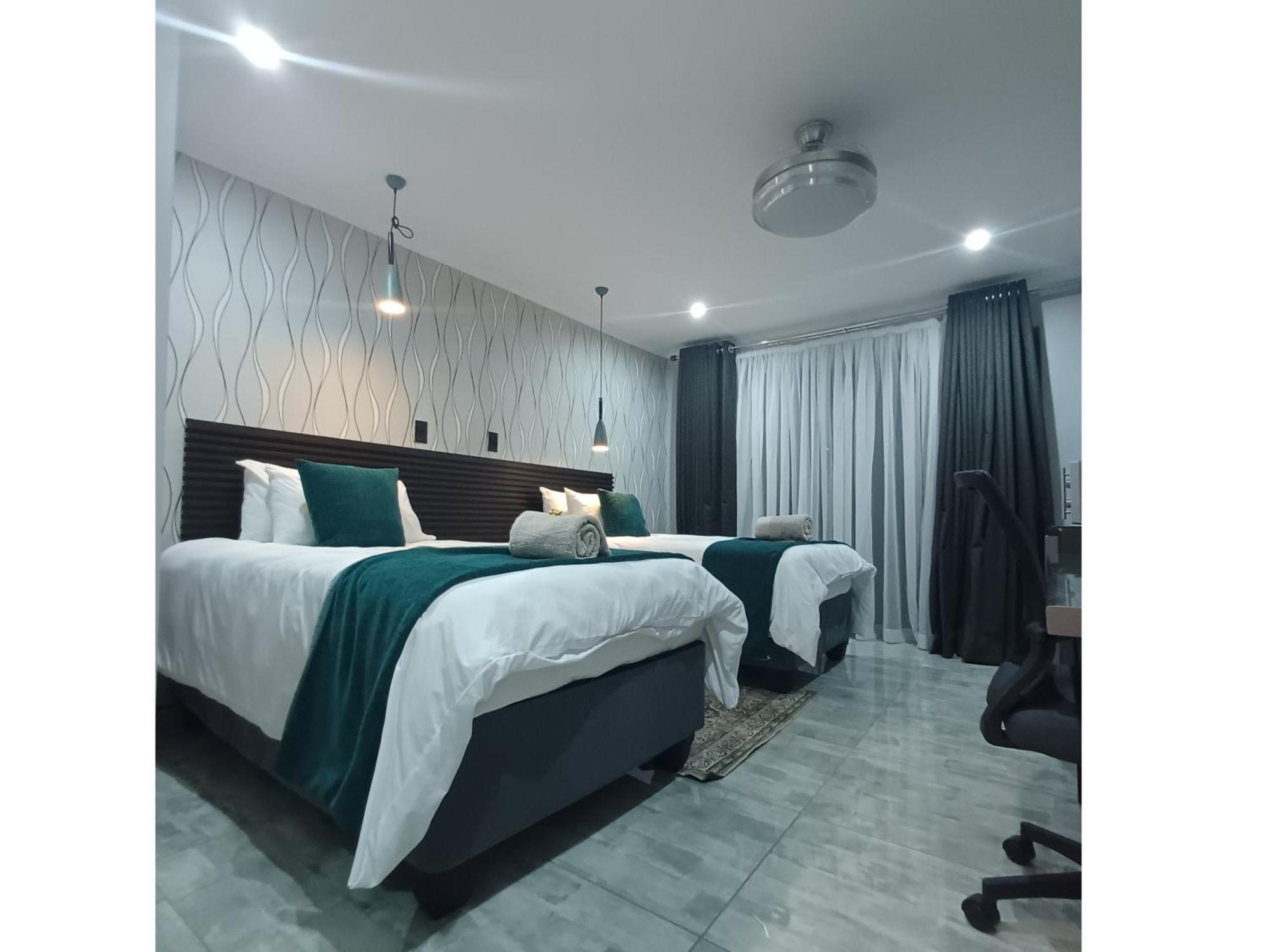 Delux Guesthouse Volksrust Экстерьер фото