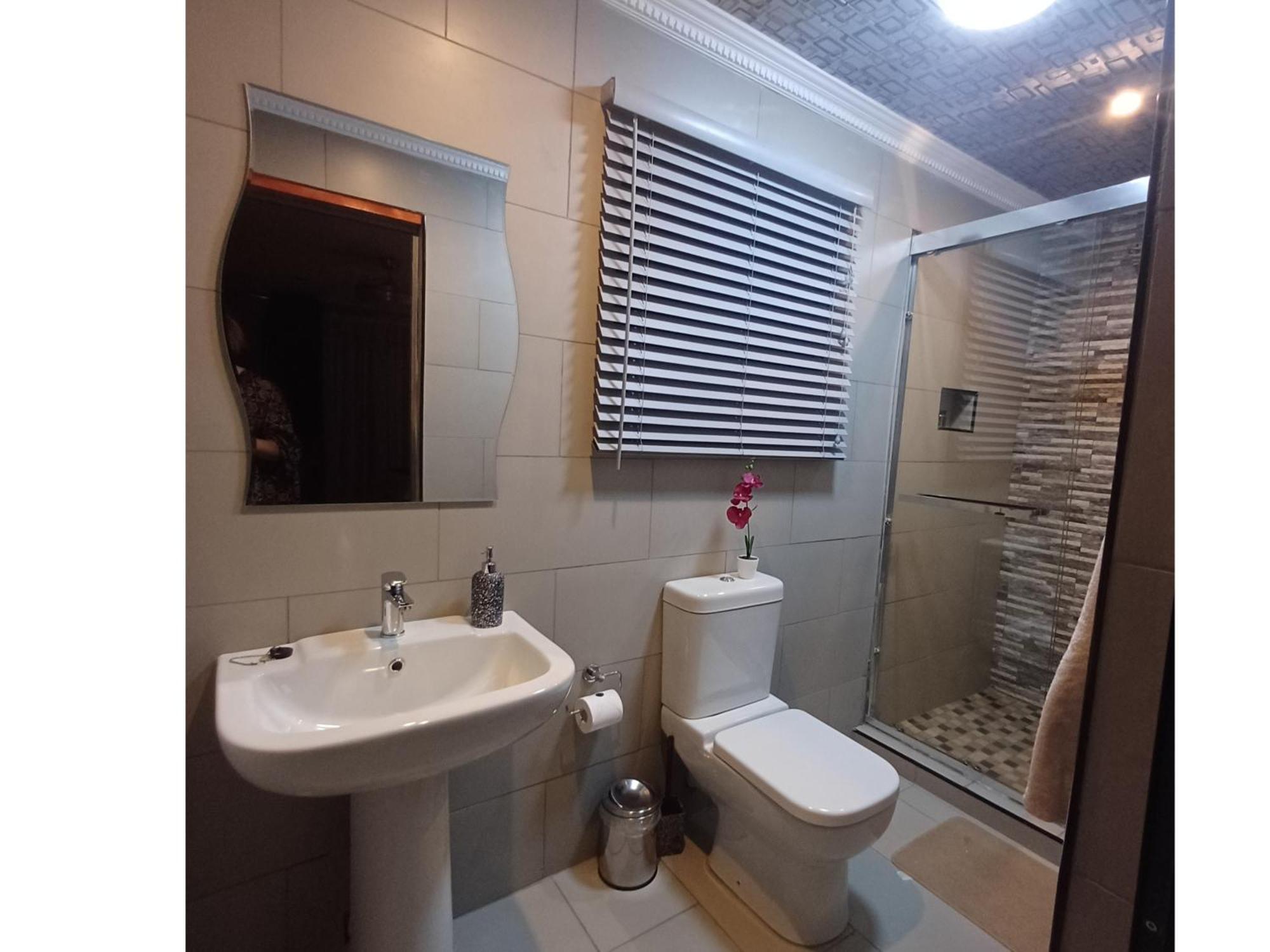 Delux Guesthouse Volksrust Экстерьер фото