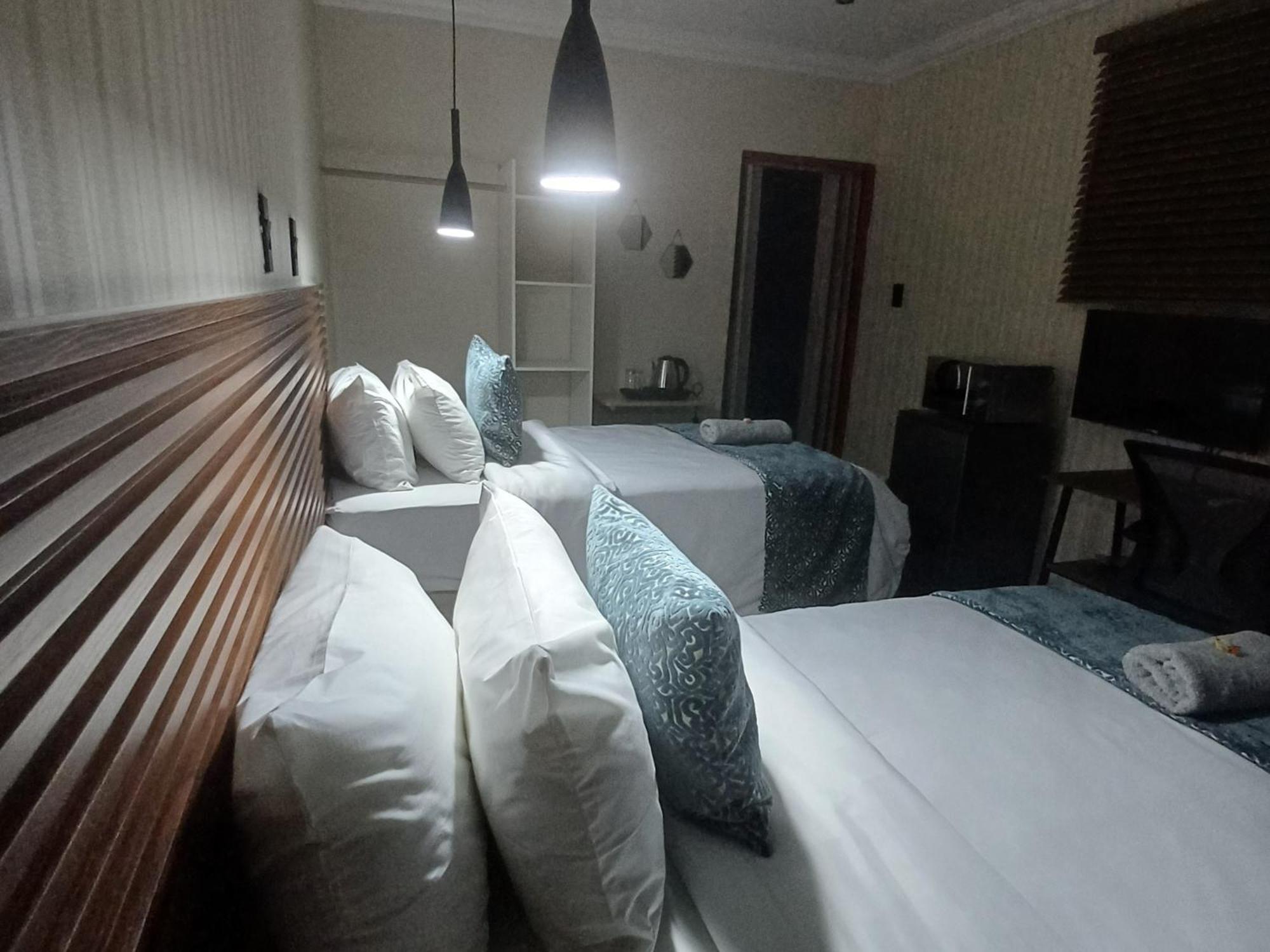 Delux Guesthouse Volksrust Экстерьер фото