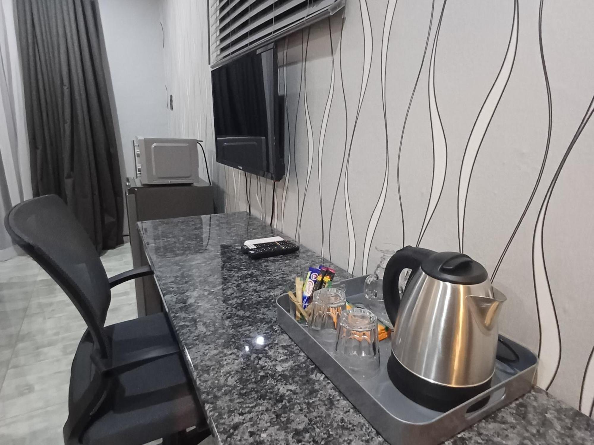 Delux Guesthouse Volksrust Экстерьер фото