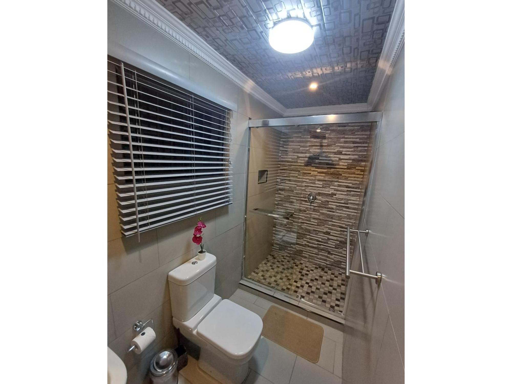 Delux Guesthouse Volksrust Экстерьер фото