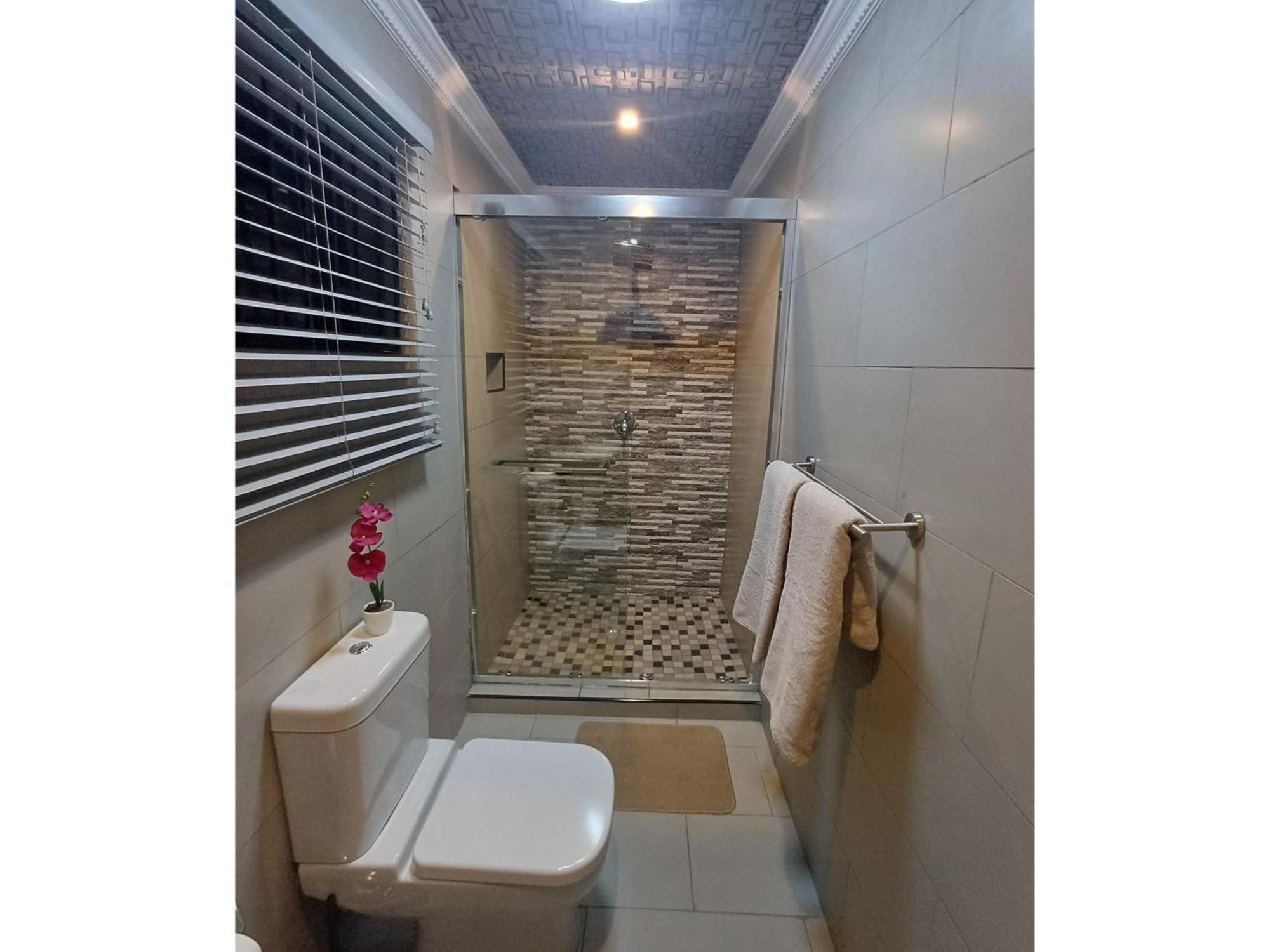 Delux Guesthouse Volksrust Экстерьер фото