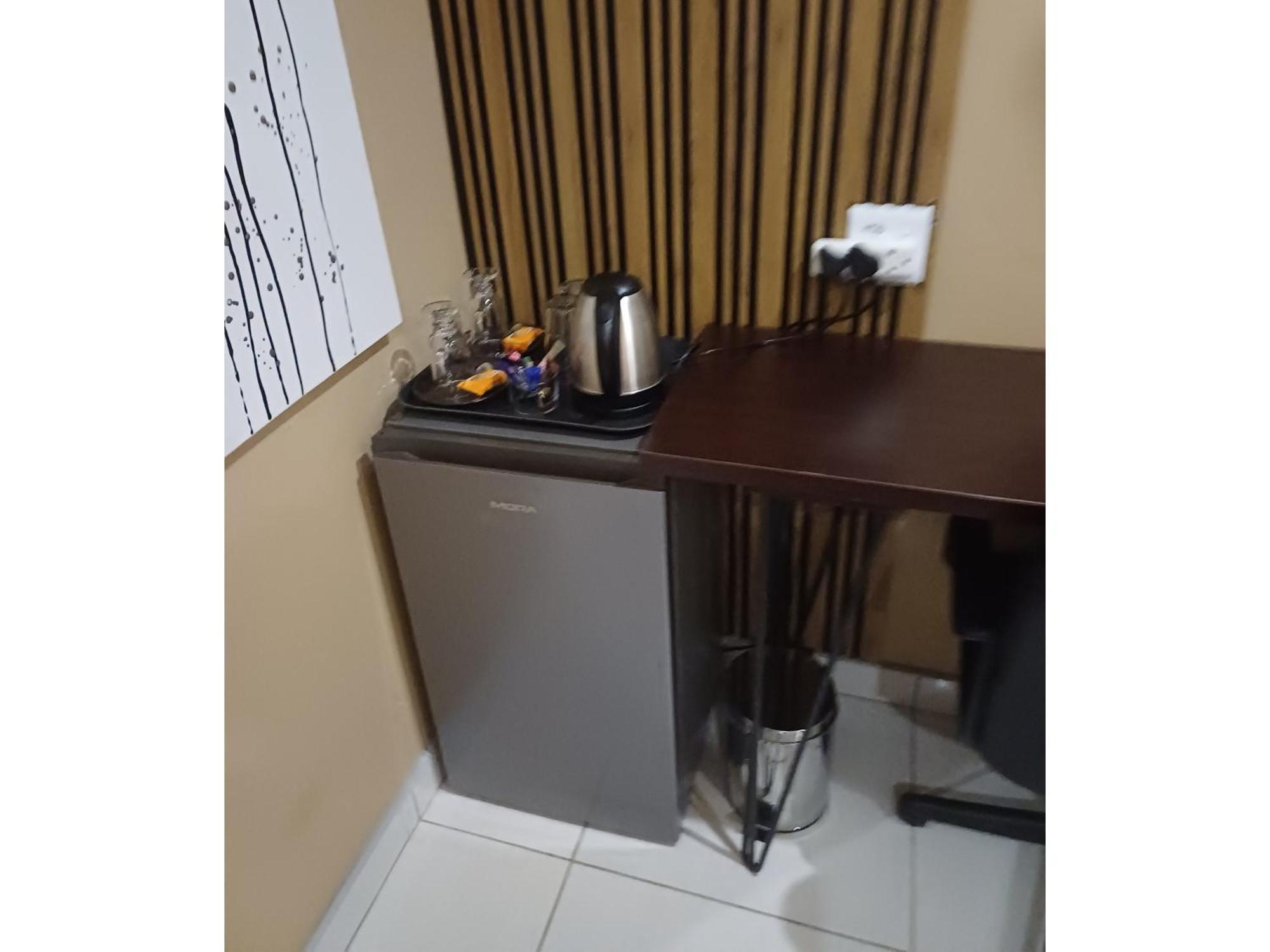 Delux Guesthouse Volksrust Экстерьер фото