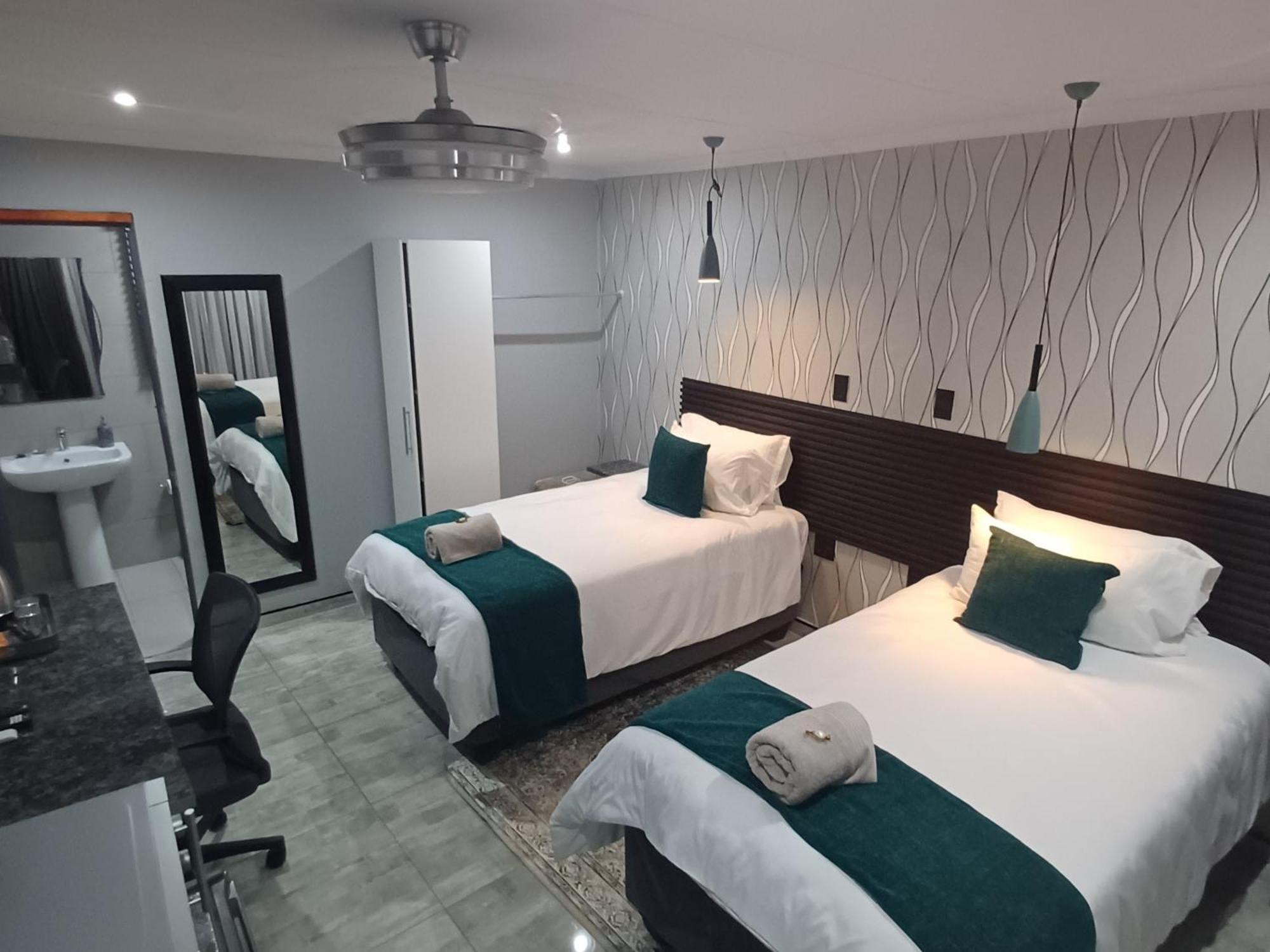 Delux Guesthouse Volksrust Экстерьер фото
