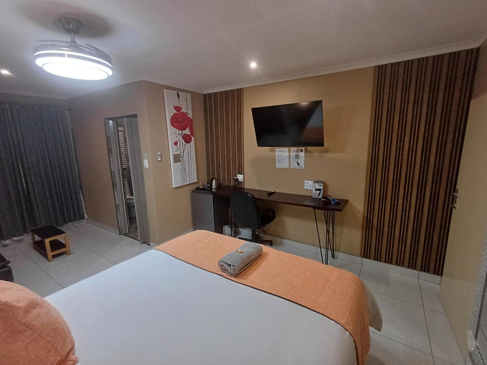 Delux Guesthouse Volksrust Экстерьер фото