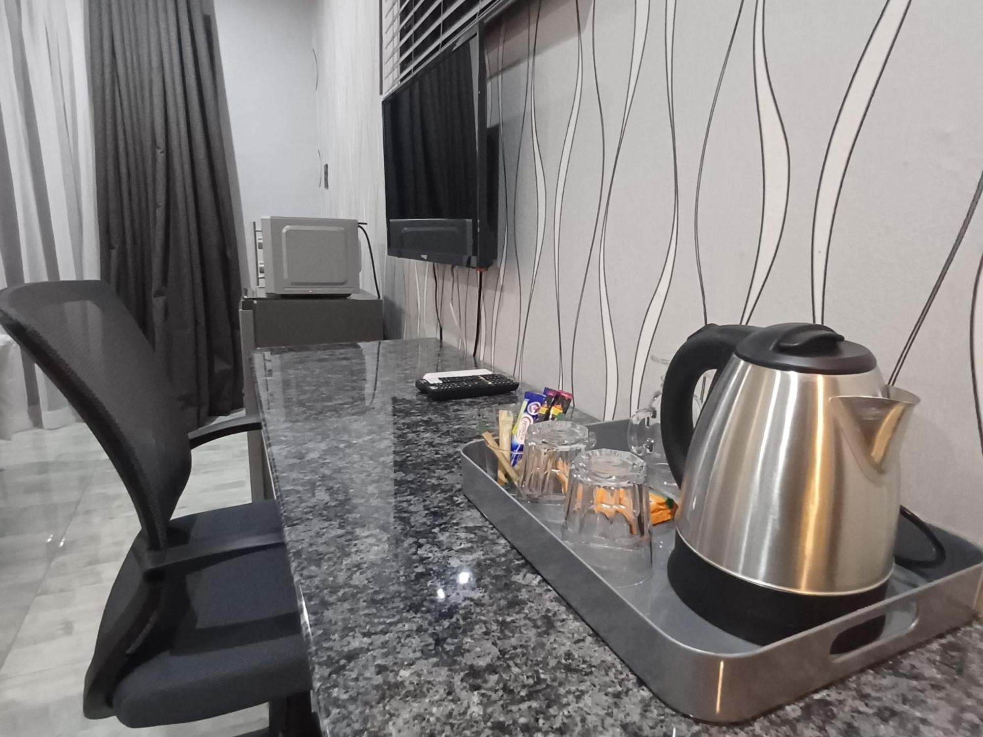 Delux Guesthouse Volksrust Экстерьер фото