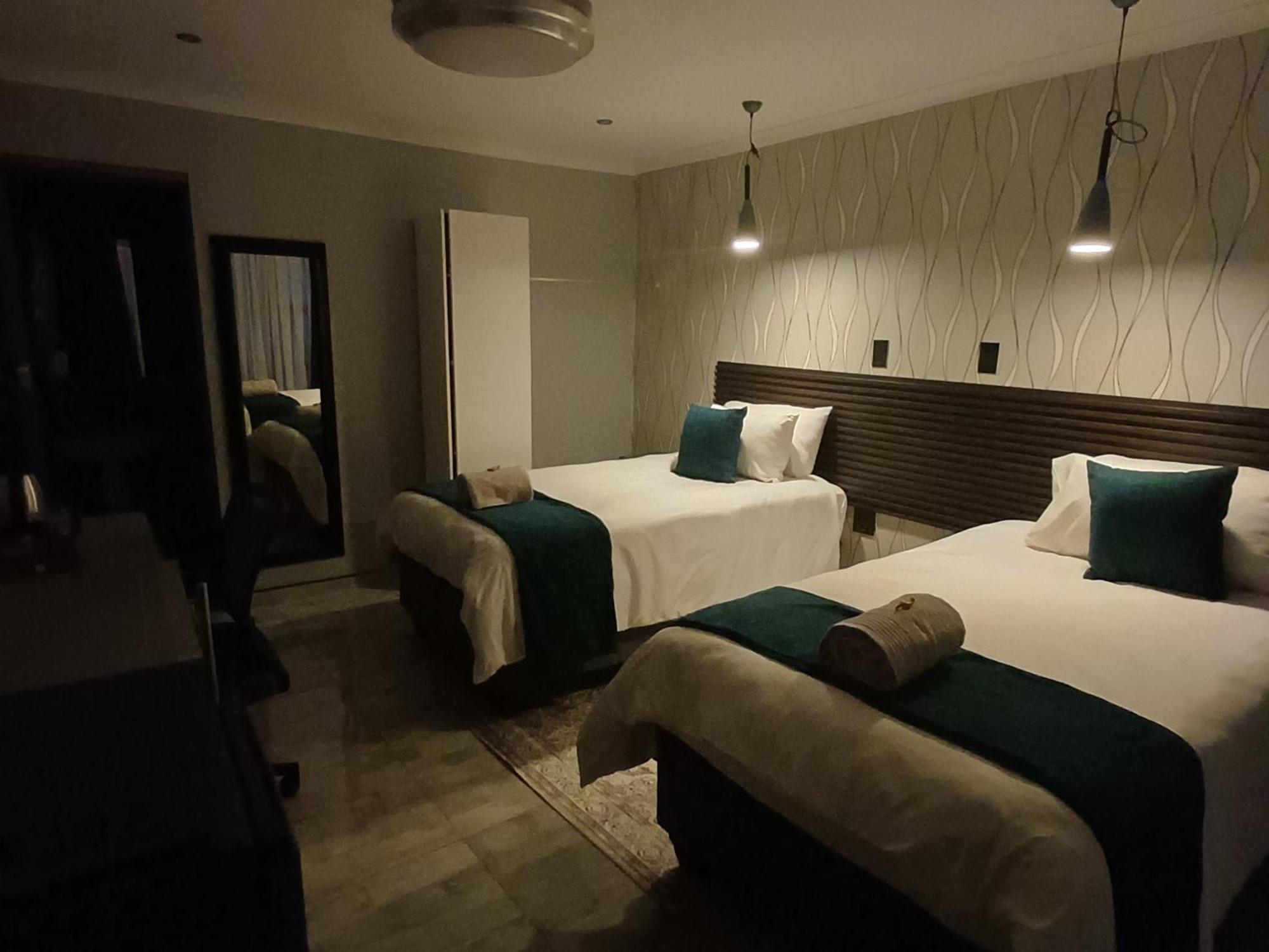 Delux Guesthouse Volksrust Экстерьер фото