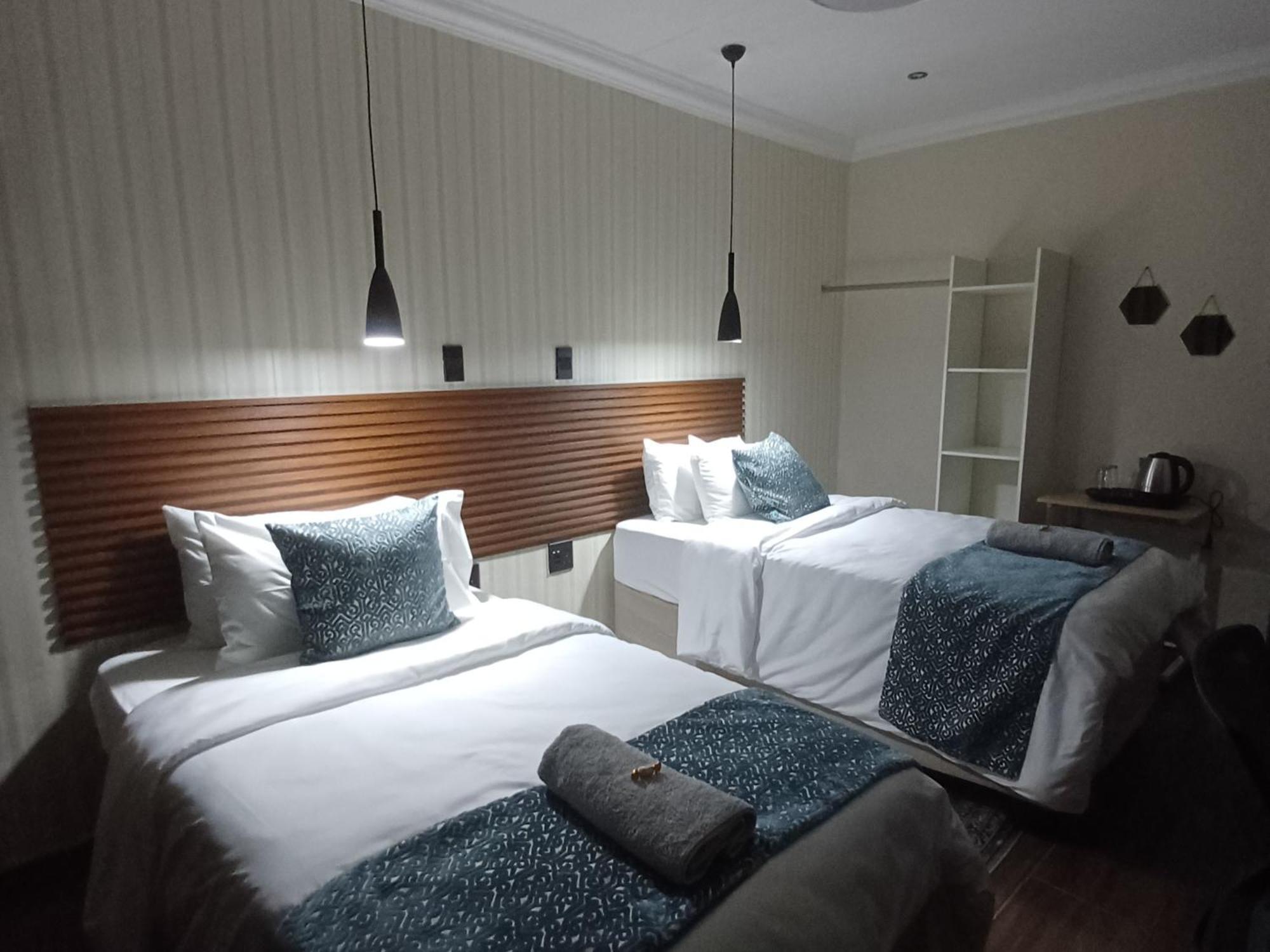 Delux Guesthouse Volksrust Экстерьер фото